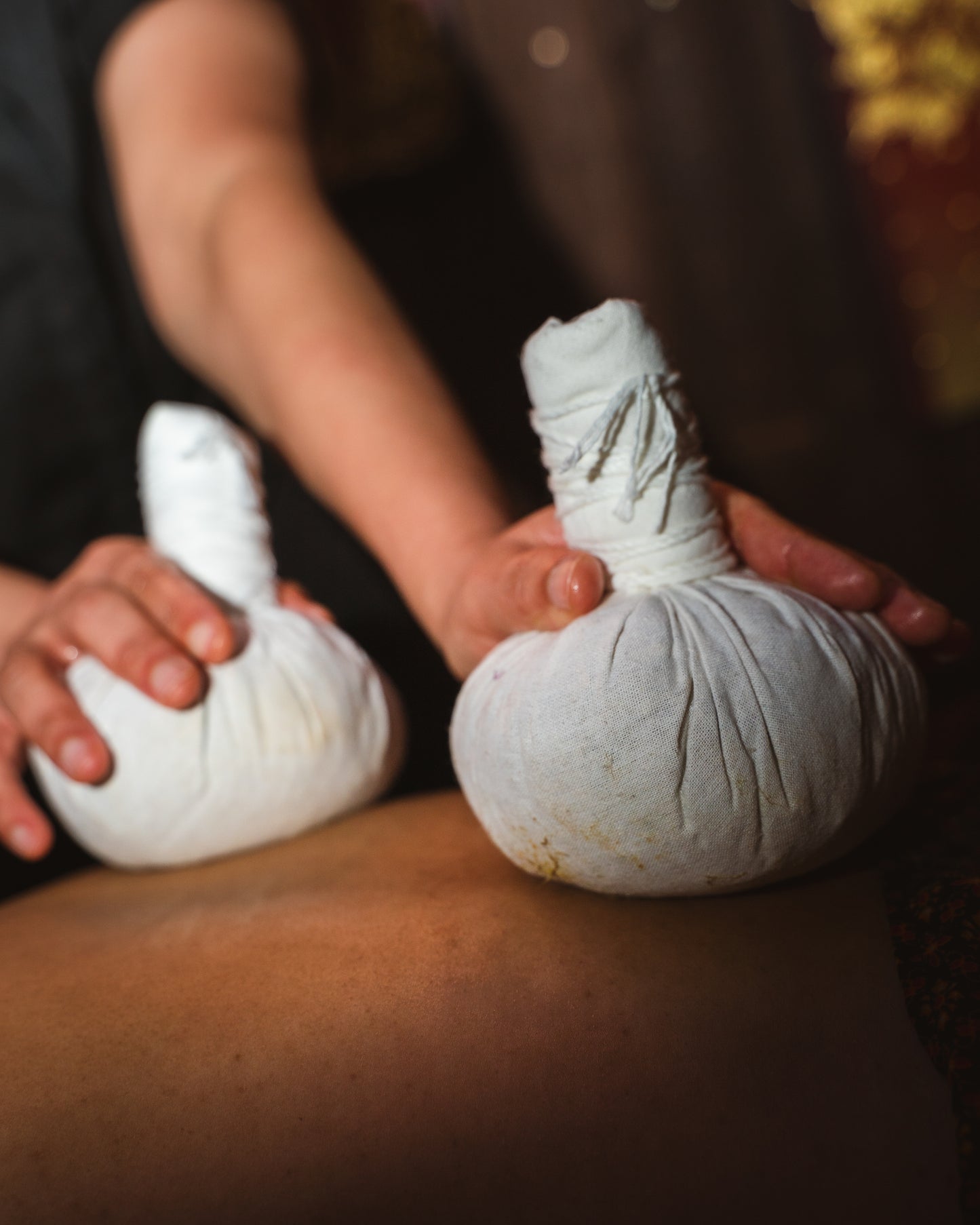 2 Thai herbal compress ball